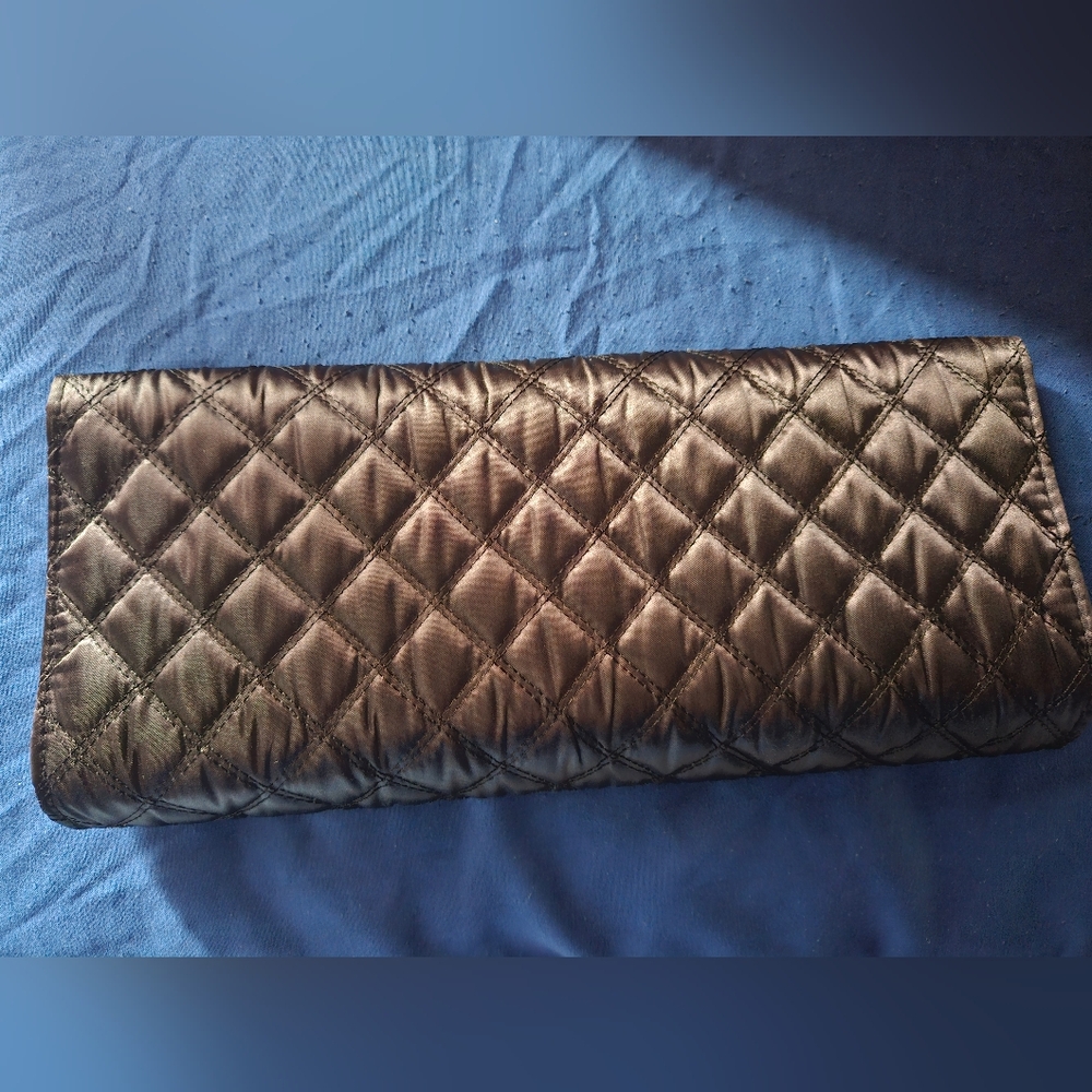 Chic Quilted Clutch in Luxurious Silver - Picture 2 of 12